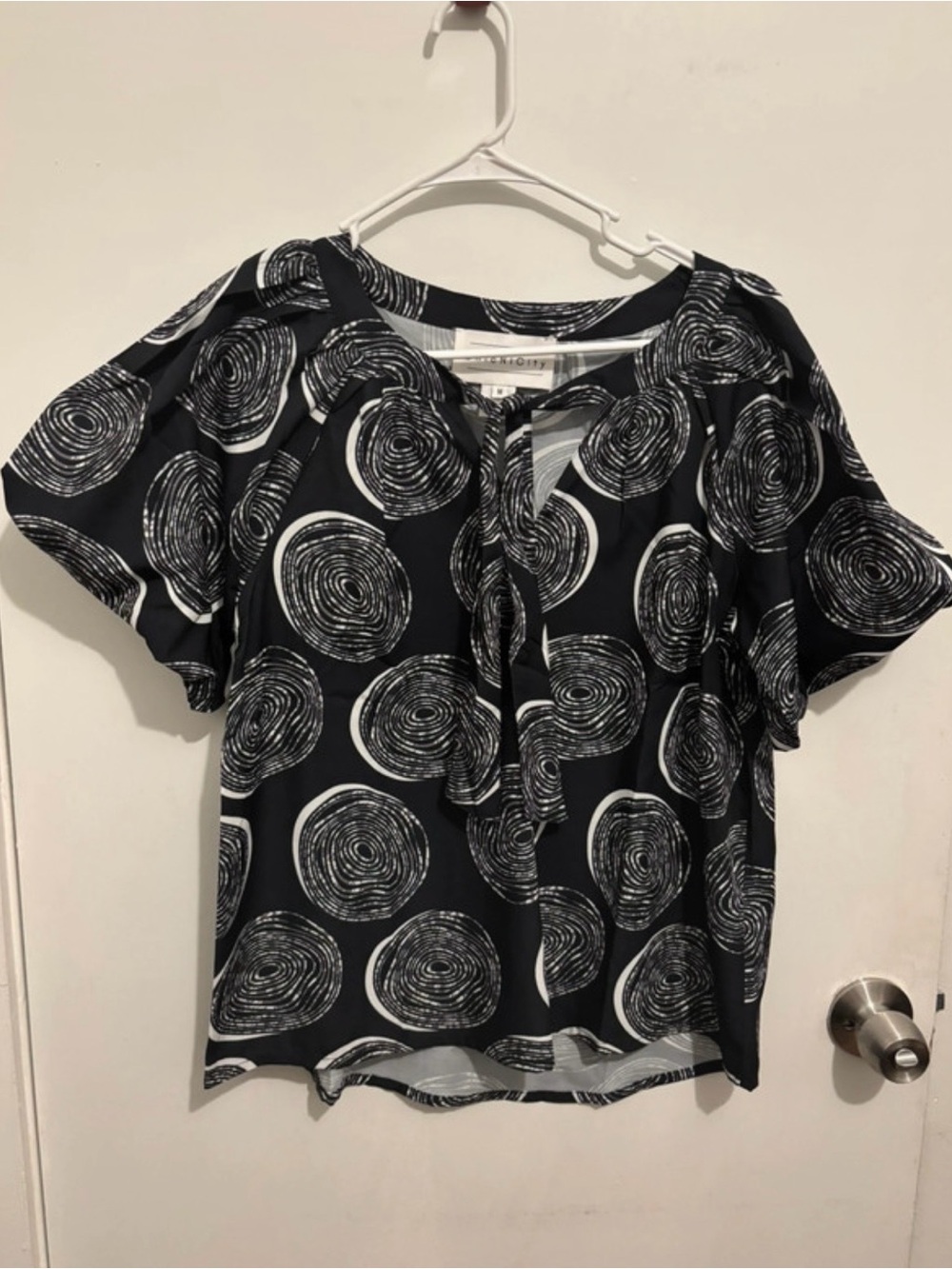 Ann Taylor Black & White Tie-Front Short Sleeve Blouse